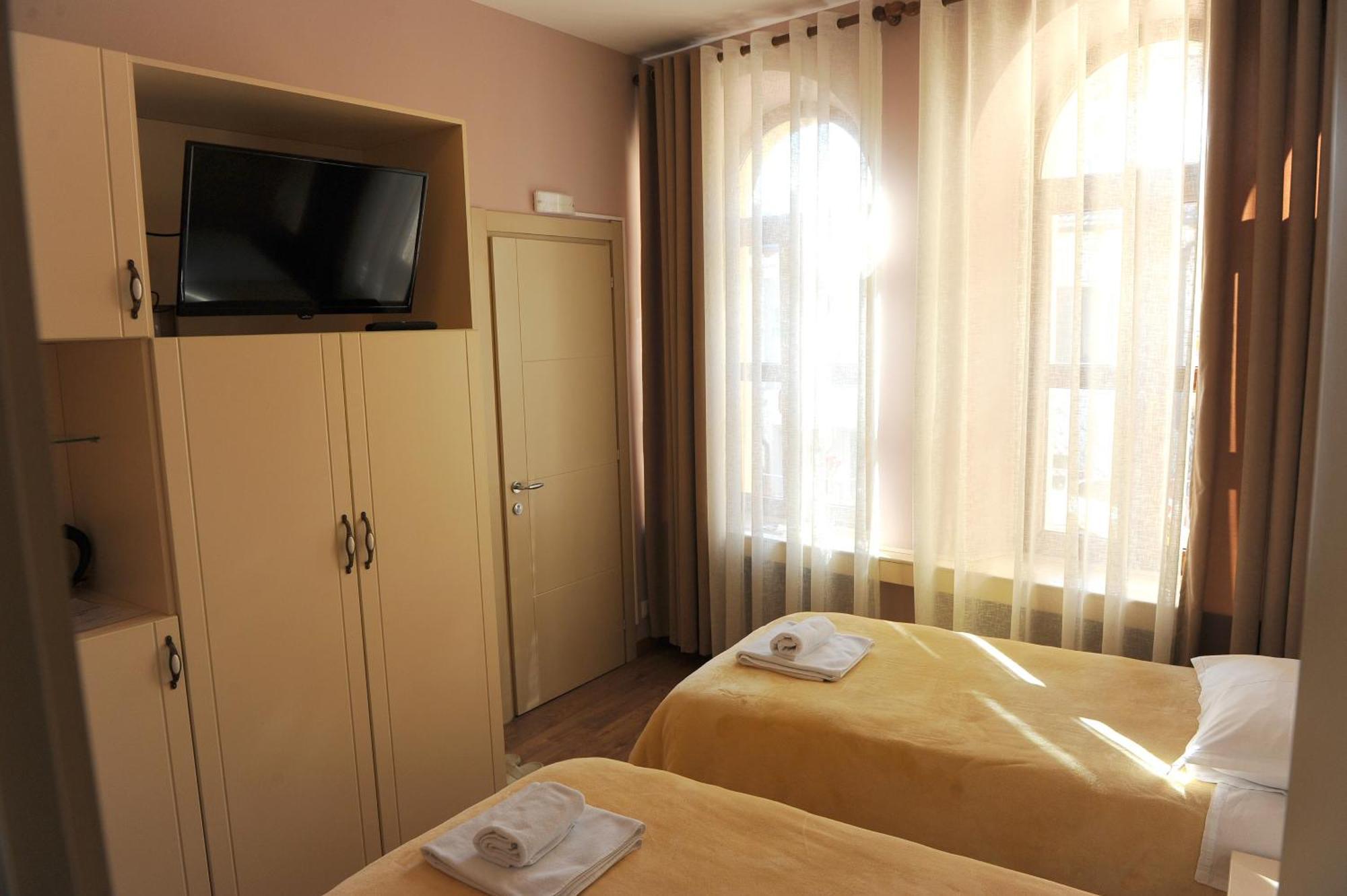 Art Rooms Gjuhadol Shkoder Ngoại thất bức ảnh