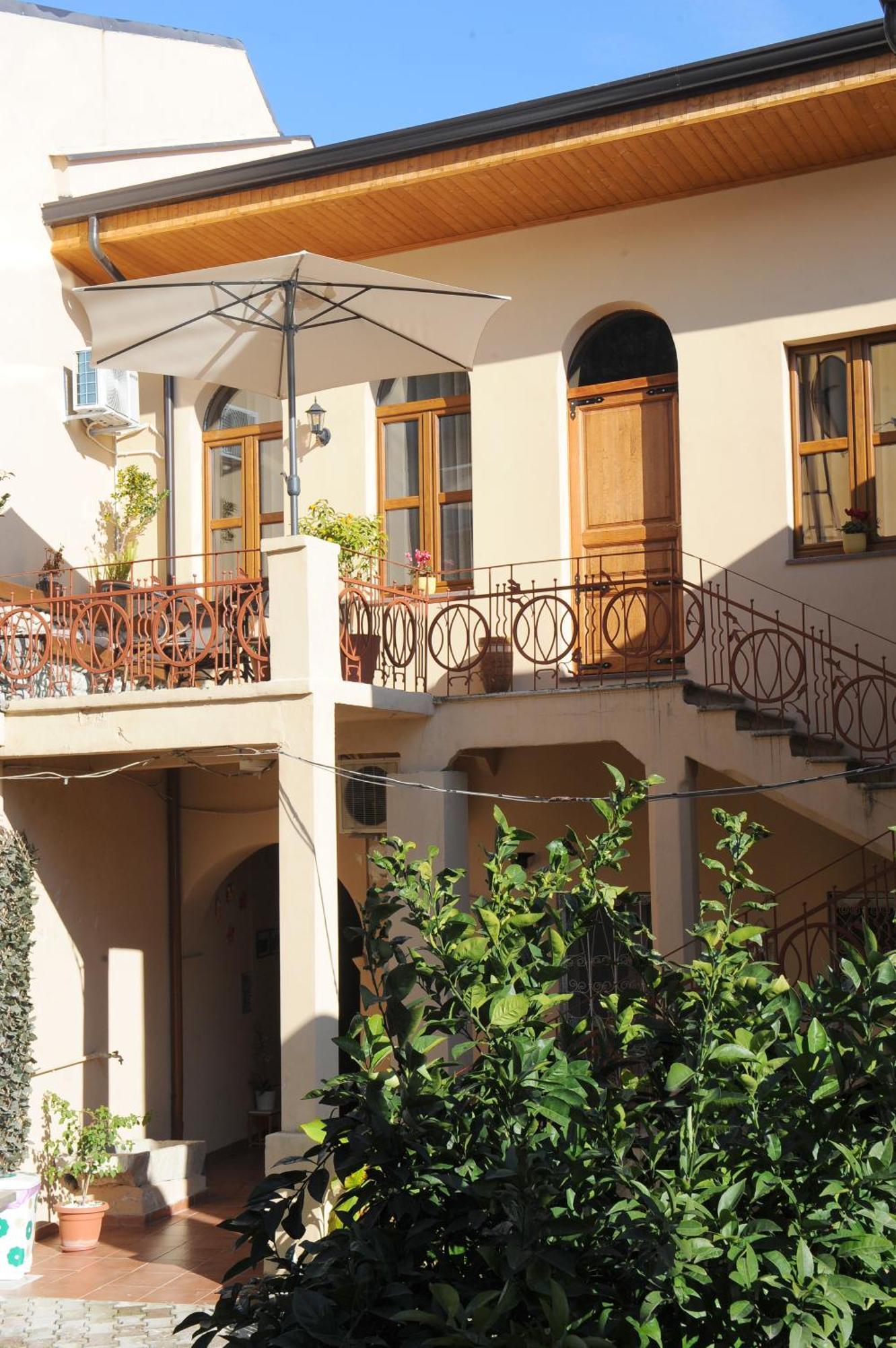 Art Rooms Gjuhadol Shkoder Ngoại thất bức ảnh